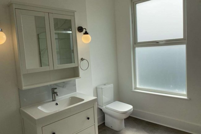 15/15A Trinity Road, Tooting, London SW17 7SD 8