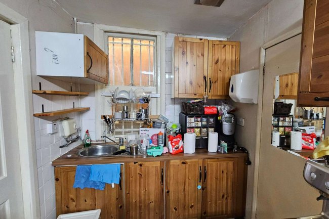 15/15A Trinity Road, Tooting, London SW17 7SD 8