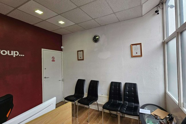 15/15A Trinity Road, Tooting, London SW17 7SD 8