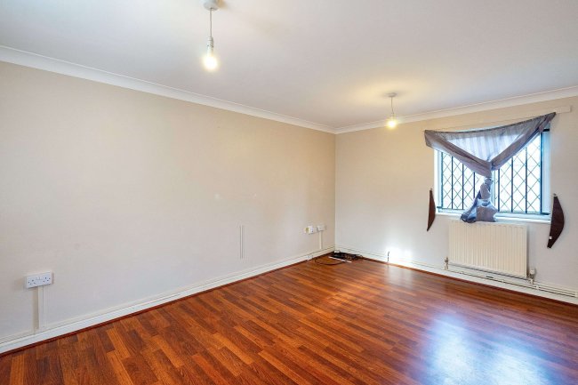 264 Corporation Street, Plaistow, London  E15 3DJ 4