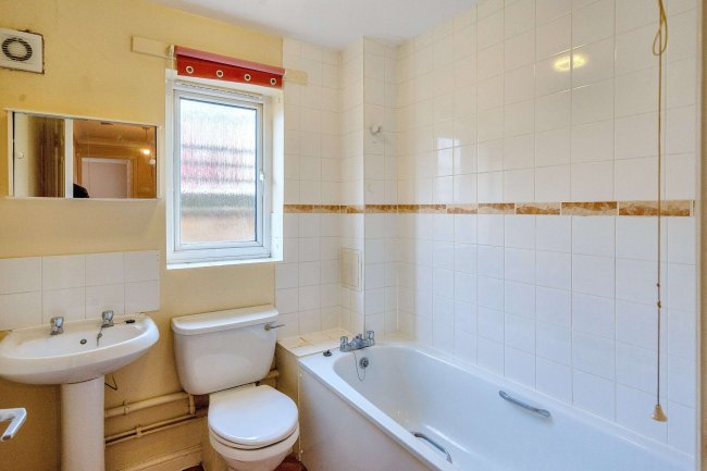 264 Corporation Street, Plaistow, London  E15 3DJ 4