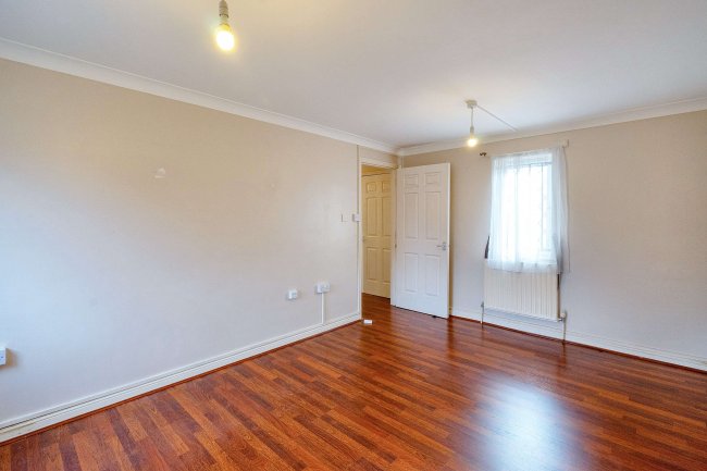 264 Corporation Street, Plaistow, London  E15 3DJ 4