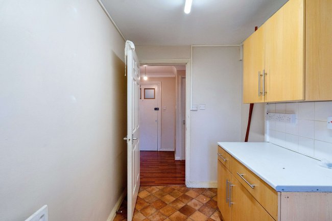 264 Corporation Street, Plaistow, London  E15 3DJ 4