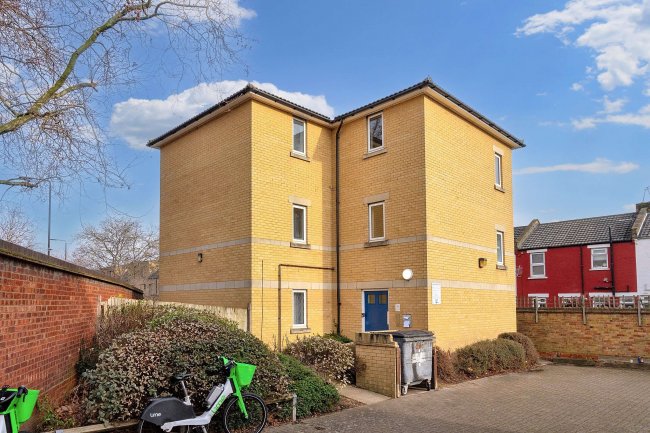 264 Corporation Street, Plaistow, London  E15 3DJ 4