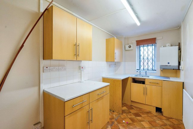 264 Corporation Street, Plaistow, London  E15 3DJ 4