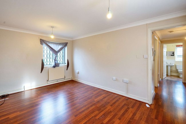 264 Corporation Street, Plaistow, London  E15 3DJ 4