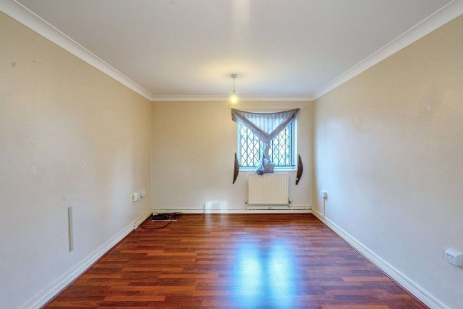 264 Corporation Street, Plaistow, London  E15 3DJ 4