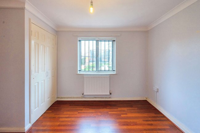 264 Corporation Street, Plaistow, London  E15 3DJ 4