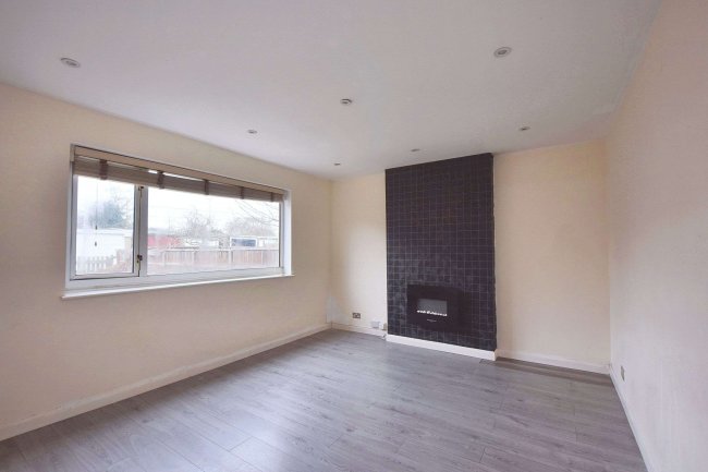 87 Dock Road, Tilbury, Essex, RM18 7BX 3