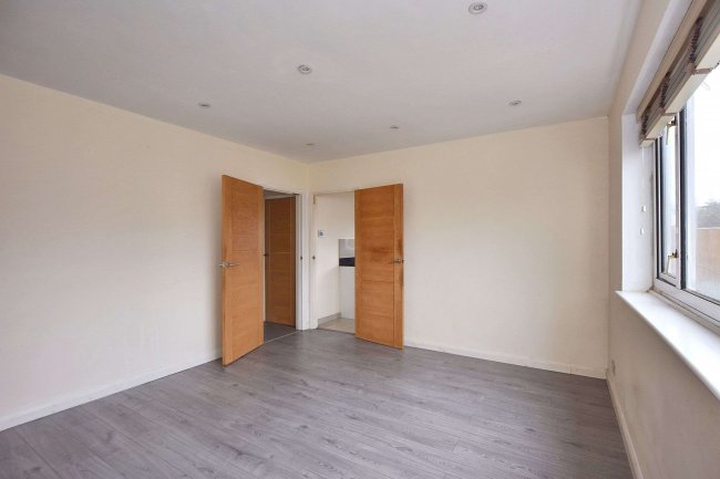 87 Dock Road, Tilbury, Essex, RM18 7BX 3