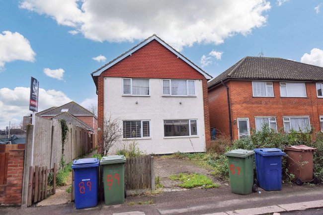 87 Dock Road, Tilbury, Essex, RM18 7BX 3