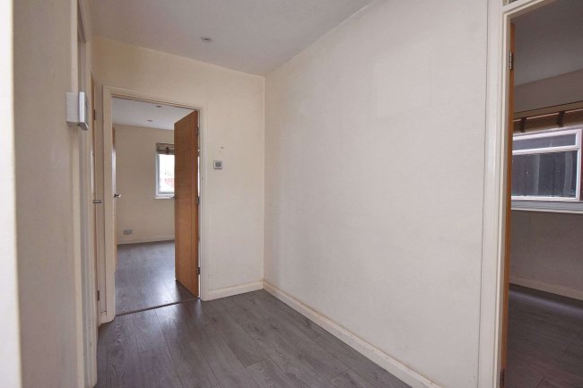 87 Dock Road, Tilbury, Essex, RM18 7BX 3