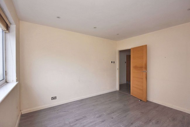 87 Dock Road, Tilbury, Essex, RM18 7BX 3