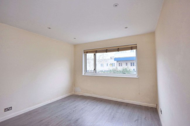 87 Dock Road, Tilbury, Essex, RM18 7BX 3