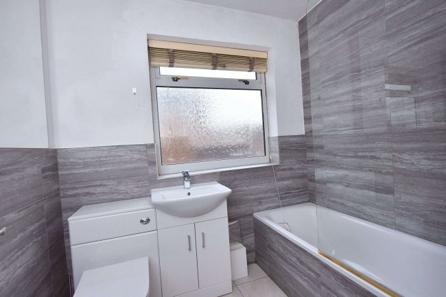 87 Dock Road, Tilbury, Essex, RM18 7BX 3