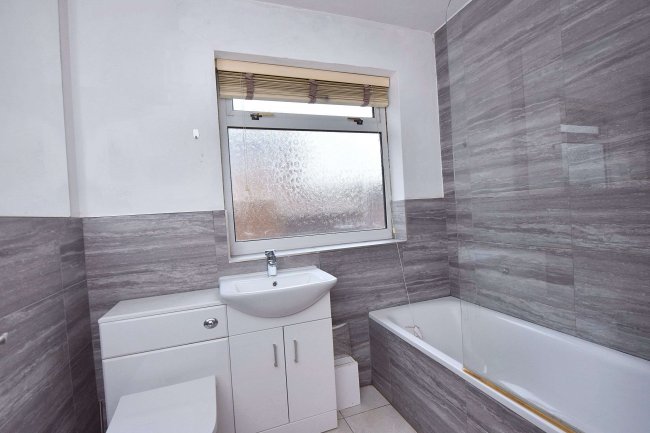 87 Dock Road, Tilbury, Essex, RM18 7BX 3