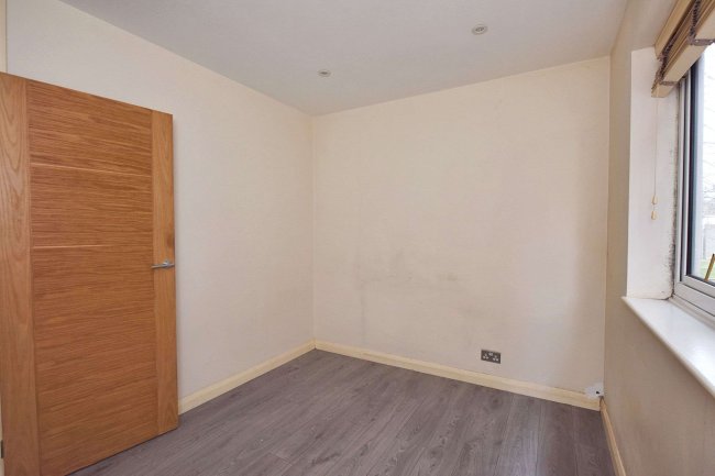 87 Dock Road, Tilbury, Essex, RM18 7BX 3