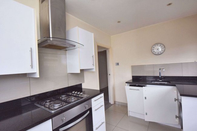 87 Dock Road, Tilbury, Essex, RM18 7BX 3