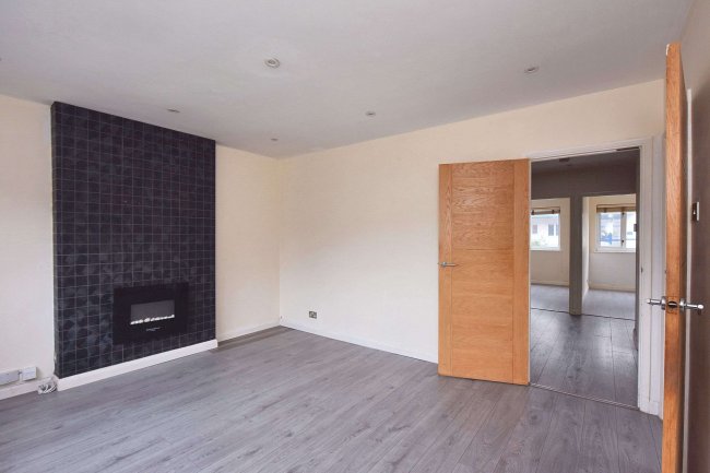 87 Dock Road, Tilbury, Essex, RM18 7BX 3