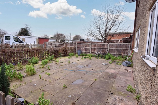 87 Dock Road, Tilbury, Essex, RM18 7BX 3