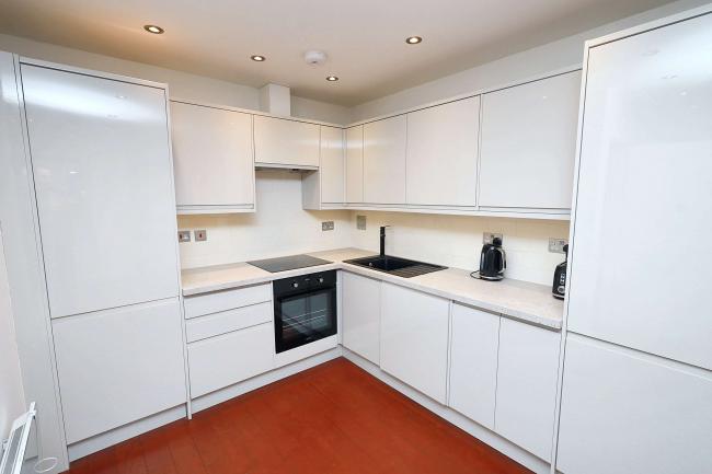 Flat 4, 125-127 High Street, Brentwood, Essex, CM14 4RX 4