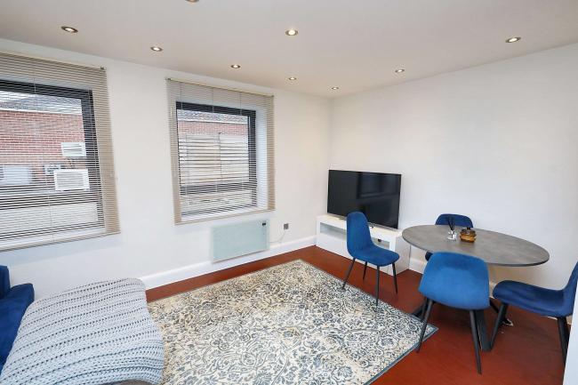 Flat 4, 125-127 High Street, Brentwood, Essex, CM14 4RX 4