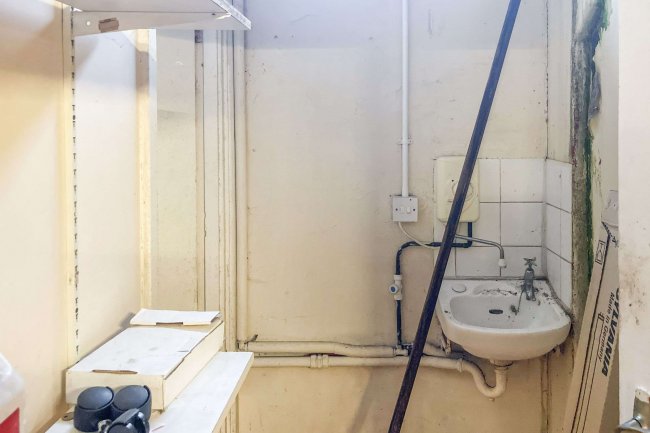 98-100 Hythe Road, Ashford, Kent, TN24 8PR 6