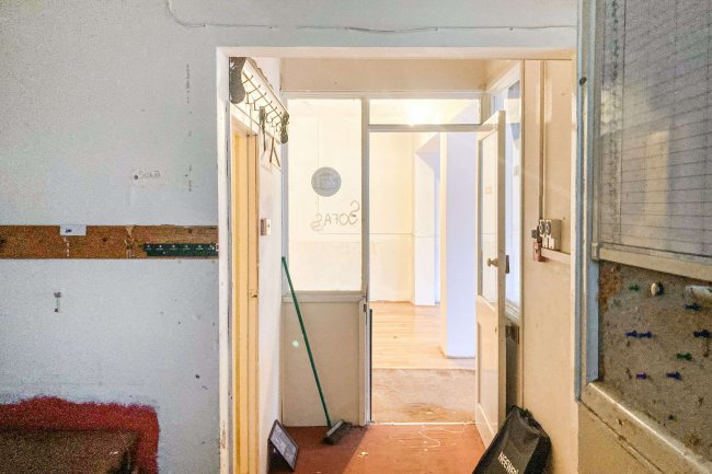 98-100 Hythe Road, Ashford, Kent, TN24 8PR 6