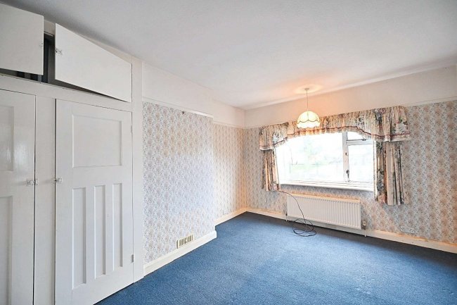 71 Court Avenue, Coulsdon CR5 1HJ 4