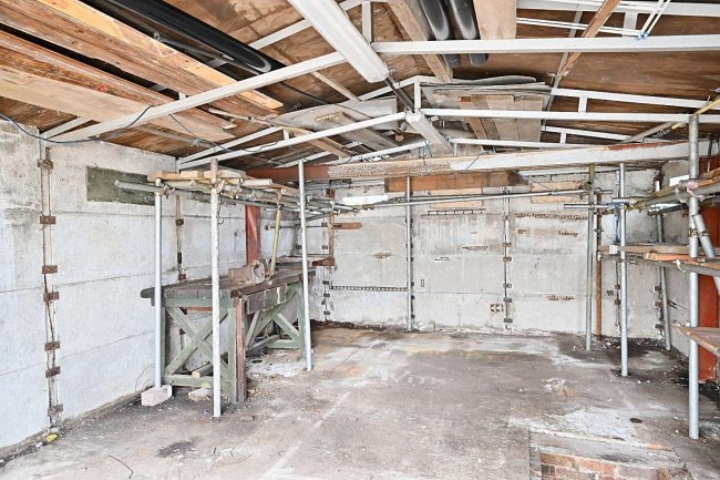 71 Court Avenue, Coulsdon CR5 1HJ 4