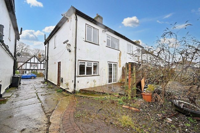 71 Court Avenue, Coulsdon CR5 1HJ 4