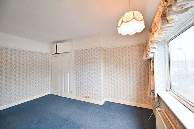 71 Court Avenue, Coulsdon CR5 1HJ 4