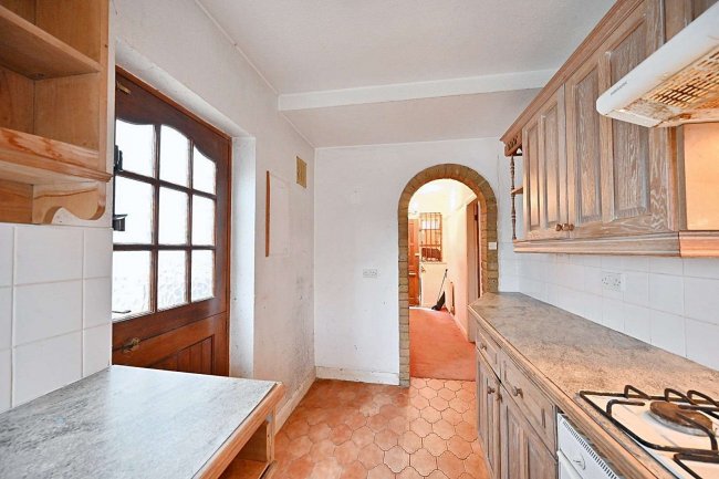 71 Court Avenue, Coulsdon CR5 1HJ 4