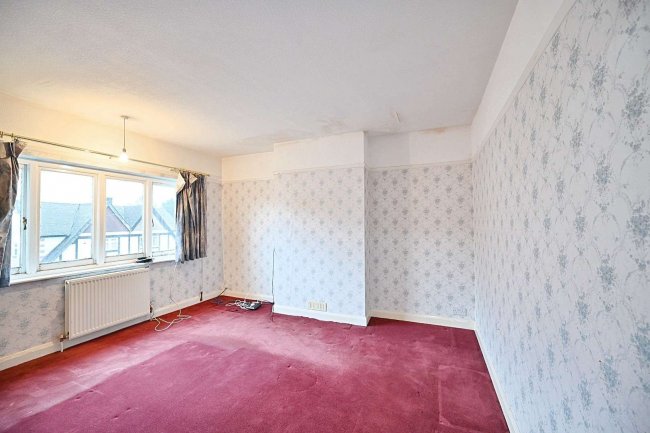 71 Court Avenue, Coulsdon CR5 1HJ 4