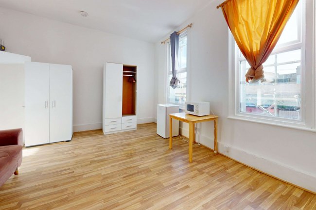 9 Brampton Park Road, Hornsey, London, N22 6BG 8