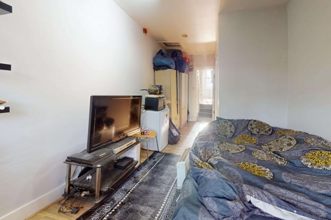 9 Brampton Park Road, Hornsey, London, N22 6BG 8