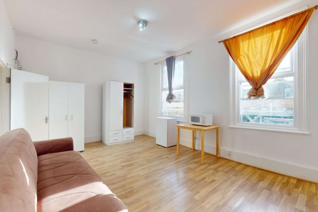 9 Brampton Park Road, Hornsey, London, N22 6BG 8