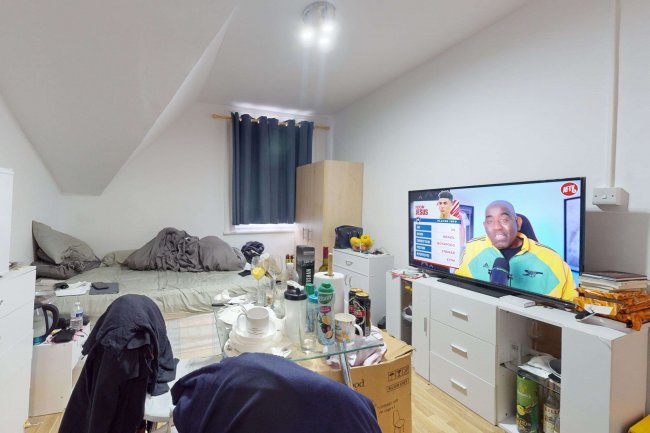 9 Brampton Park Road, Hornsey, London, N22 6BG 8