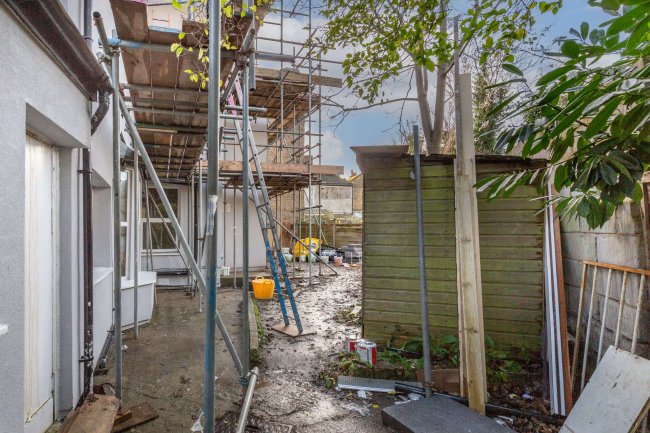 9 Brampton Park Road, Hornsey, London, N22 6BG 8