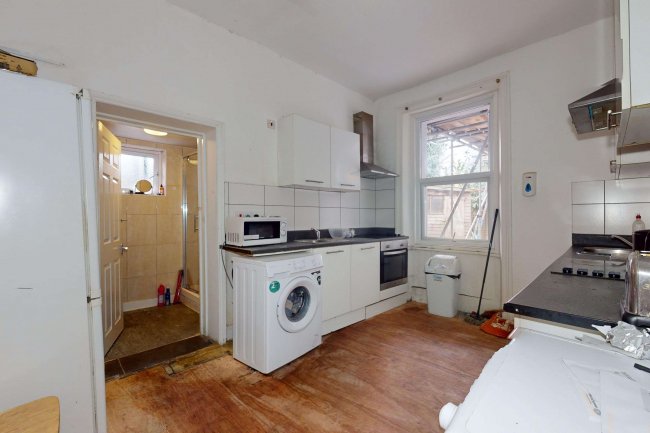 9 Brampton Park Road, Hornsey, London, N22 6BG 8