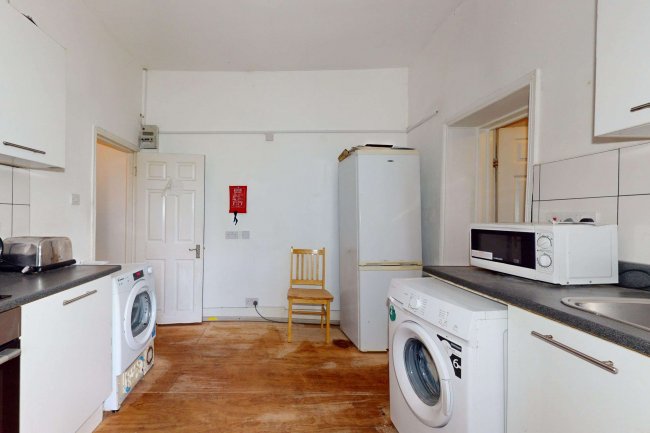 9 Brampton Park Road, Hornsey, London, N22 6BG 8