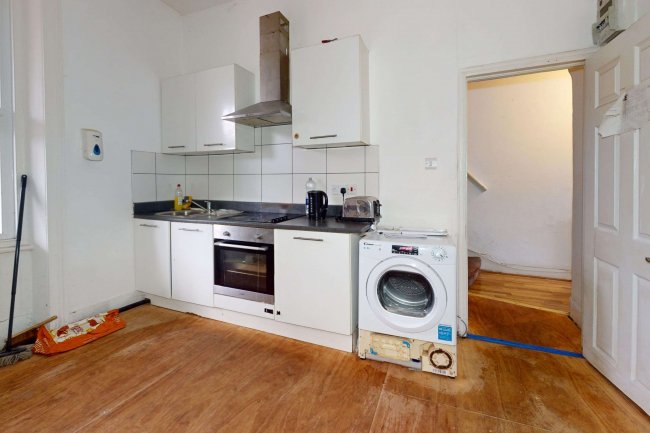 9 Brampton Park Road, Hornsey, London, N22 6BG 8