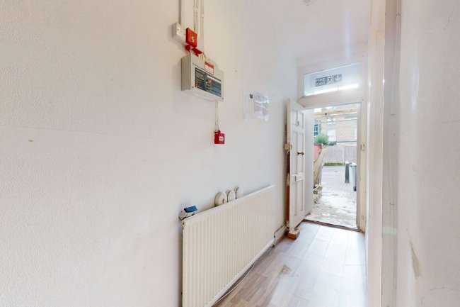 9 Brampton Park Road, Hornsey, London, N22 6BG 8