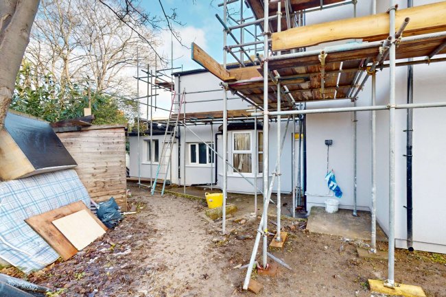 9 Brampton Park Road, Hornsey, London, N22 6BG 8