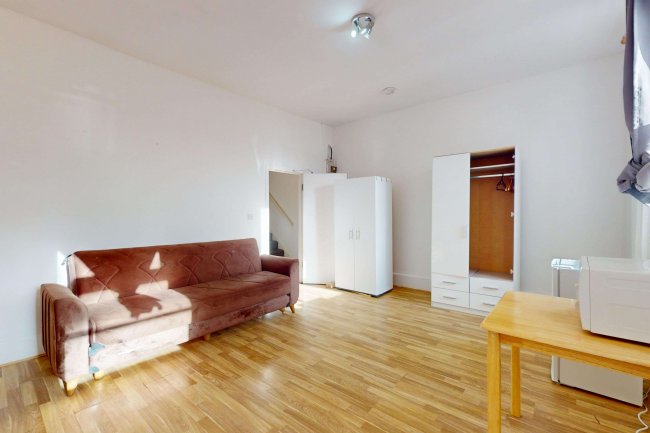 9 Brampton Park Road, Hornsey, London, N22 6BG 8