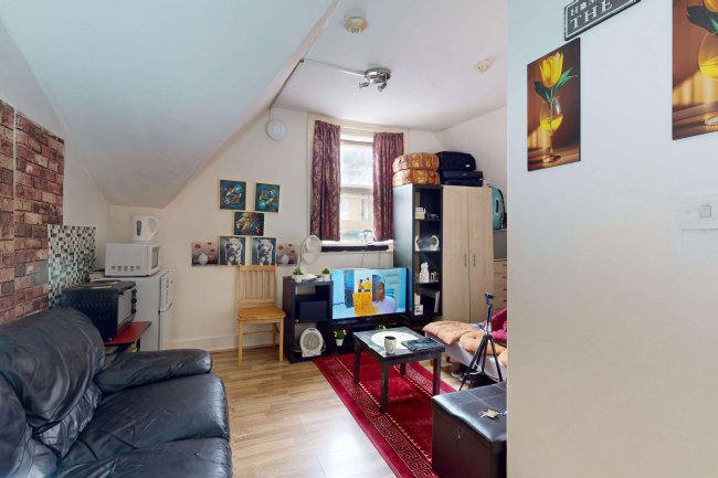 9 Brampton Park Road, Hornsey, London, N22 6BG 8