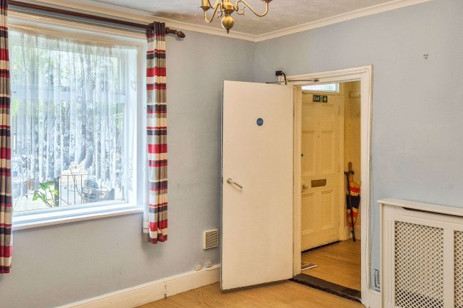 27 Roydon Road, Diss, Norfolk, IP22 4LN 6