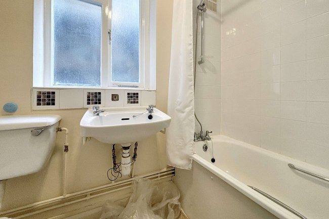 66A & 66B Lauriston Road, Hackney, London E9 7EY 4