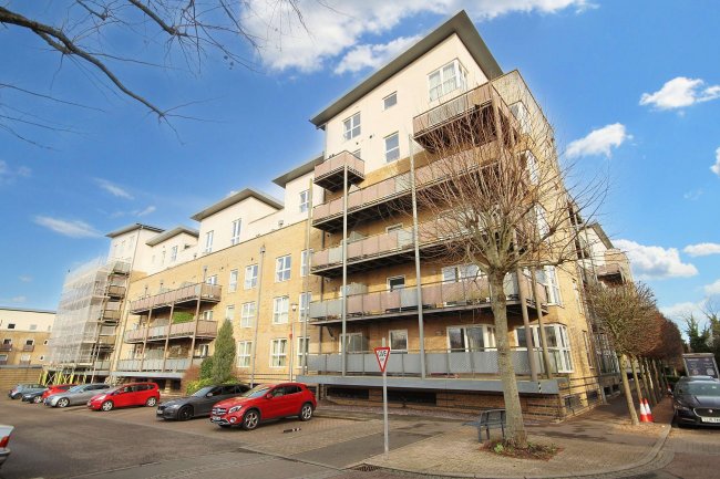 9 Catalonia Apartments, Metropolitan Station Approach, Watford, WD18 7BL 8