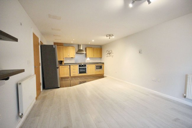 9 Catalonia Apartments, Metropolitan Station Approach, Watford, WD18 7BL 8